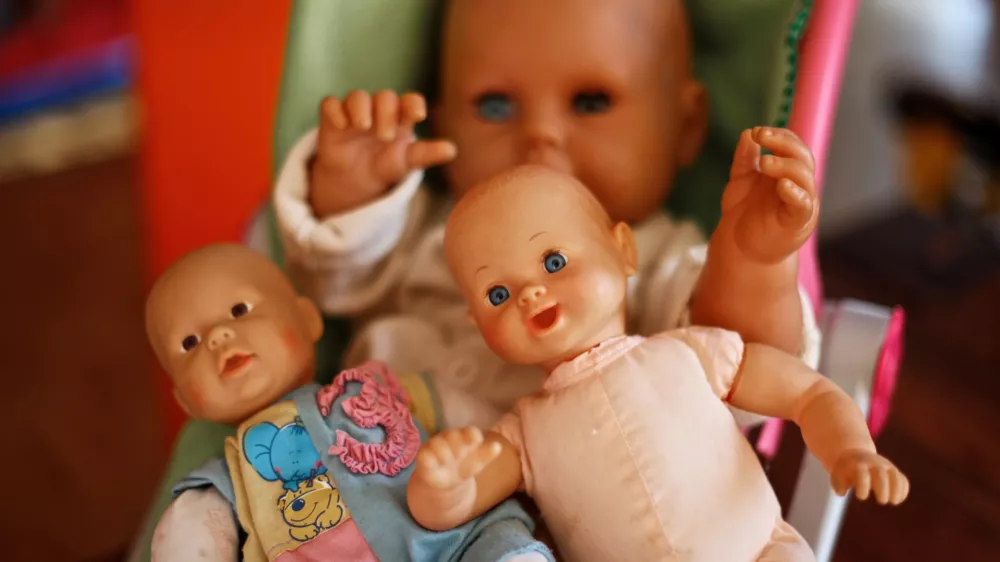 simbolična fotografija - nasilje nad otroci - pedofilija - Hi&scaron;a zavetja Palčica - prehodni dom za zlorabljene otroke v pred&scaron;olskem obdobju stare od 0 do 6 let, Brvace 41 - Grosuplje//FOTO: Luka Cjuha