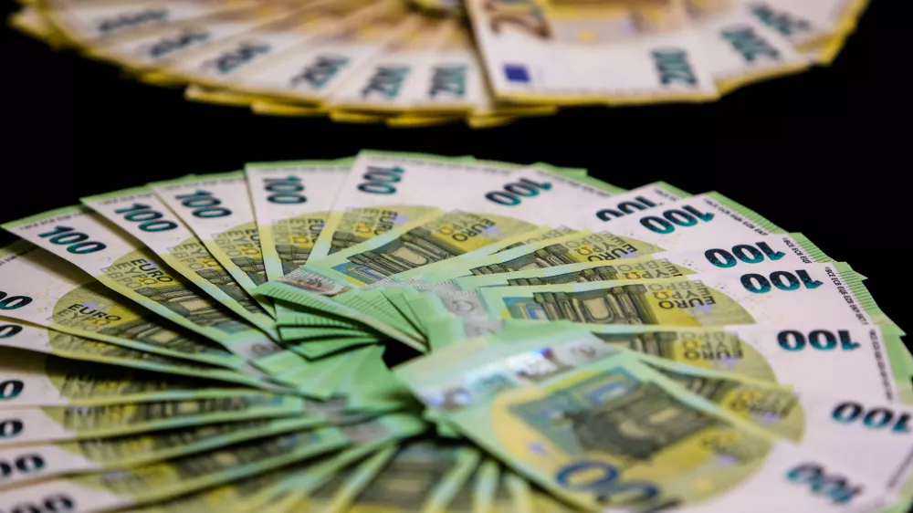 V leto&scaron;njem letu so na Ajpesu zaradi zamude predpisanih rokov za oddajo letnih poročil izdali 840 odločb o prekr&scaron;ku, v 288 primerih pa so družbam izrekli tudi globo. Fotografija je simbolična. Foto: Bojan Velikonja