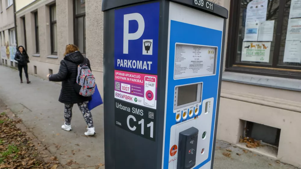 - 24.11.2022 - Parkomat - parkirni avtomat v Ljubljani - Tabor&nbsp;//FOTO: Luka Cjuha