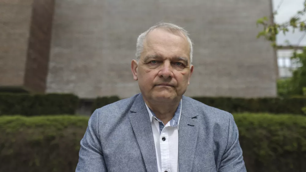 - 25.04.2022 &ndash; prof. dr. Alojz Ihan, specialist klinične mikrobiologije in imunologije //FOTO: Jaka GasarOPOMBA: ZA OBJEKTIV - INTERVJU - 2022