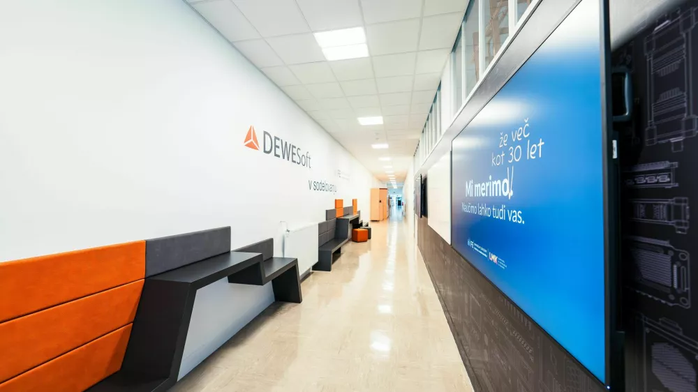 Prostor je zasnovan kot stiči&scaron;če idej in prostor za interakcijo s svetom industrije. F Dewesoft