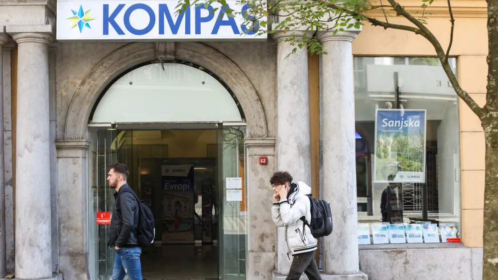 Obstaja pomembna negotovost, ki lahko vzbudi dvom o sposobnosti Kompasa, da nadaljuje kot delujoče podjetje, so opozorili revizorji iz ugledne revizorske hi&scaron;e PricewaterhouseCoopers. Foto: Bojan Velikonja&nbsp;