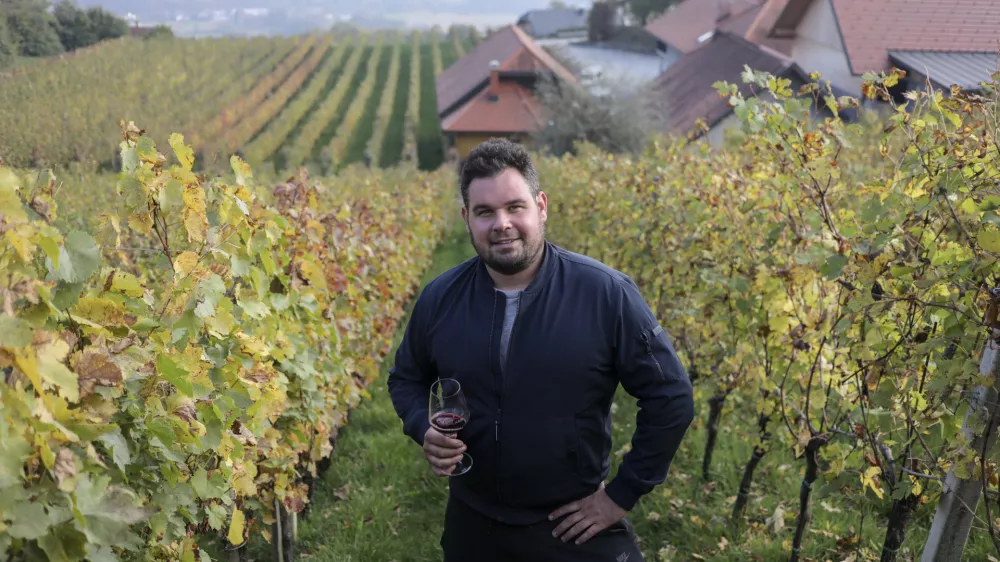 vinar Janez Colnar - 13.10.2022 &ndash; Vinska klet Colnar &ndash; vinogradni&scaron;tvo in vinarstvo na Tr&scaron;ki gori, Čre&scaron;njice 124, Otočec  //FOTO: Jaka Gasar / Foto: Jaka Gasar