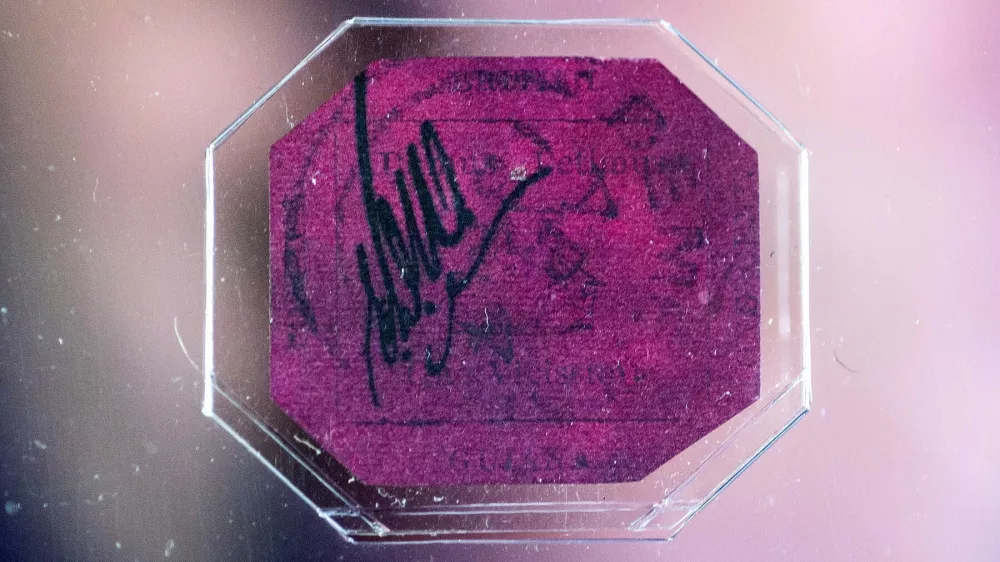 1856 British Guiana 1c Magenta stampPress preview of the most expensive stamp in the world, Sotheby's, London, Britain - 02 Jun 2014An extremely rare stamp is expected to sell up to $20 million (GBP 11.8 million) at auction. The small, octagonal-shaped British Guiana 1c Magenta stamp will go under the hammer at a Sotheby's auction in New York on 17 June. It is the only known surviving example of its kind and dates from 1856. Printed in black on magenta paper, it features a sailing ship with the colony's Latin motto 'Damus Petimus Que Vicissim', which translates to ?We give and expect in return.? It is so rare that it been previously dubbed 'the Holy Grail of stamps.',Image: 229916489, License: Rights-managed, Restrictions:, Model Release: no / Foto: Profimedia