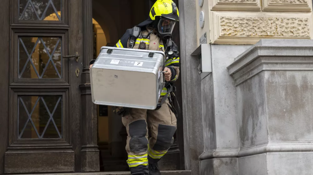 Ljubljana, Narodni muzej Slovenije.Vaja evakuacije iz objekta v organizaciji Narodnega muzeja Slovenije, Prirodoslovnega muzeja Slovenije, Slovenskega muzejskega drustva in Zavoda za varstvo kulturne dediscine Slovenije skupaj z Gasilsko brigado Ljubljana, Policijsko upravo Ljubljana, ministrstvom za kulturo in drzavnim zborom.