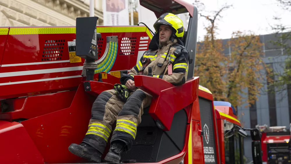 Ljubljana, Narodni muzej Slovenije.Vaja evakuacije iz objekta v organizaciji Narodnega muzeja Slovenije, Prirodoslovnega muzeja Slovenije, Slovenskega muzejskega drustva in Zavoda za varstvo kulturne dediscine Slovenije skupaj z Gasilsko brigado Ljubljana, Policijsko upravo Ljubljana, ministrstvom za kulturo in drzavnim zborom.