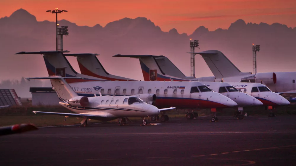 - letalstvo - aviacija - letalo - letala - letalska družba - letalski prevozniki- 4.12.2013 - Letali&scaron;če Jožeta Pučnika Brnik --Aerodrom Ljubljana //FOTO: Tomaž Skale