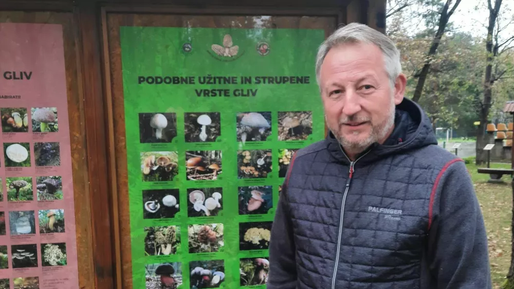 Alojz Junger ocenjuje, da je bila leto&scaron;nja gobarska sezona slaba. / Foto: Damijan Toplak