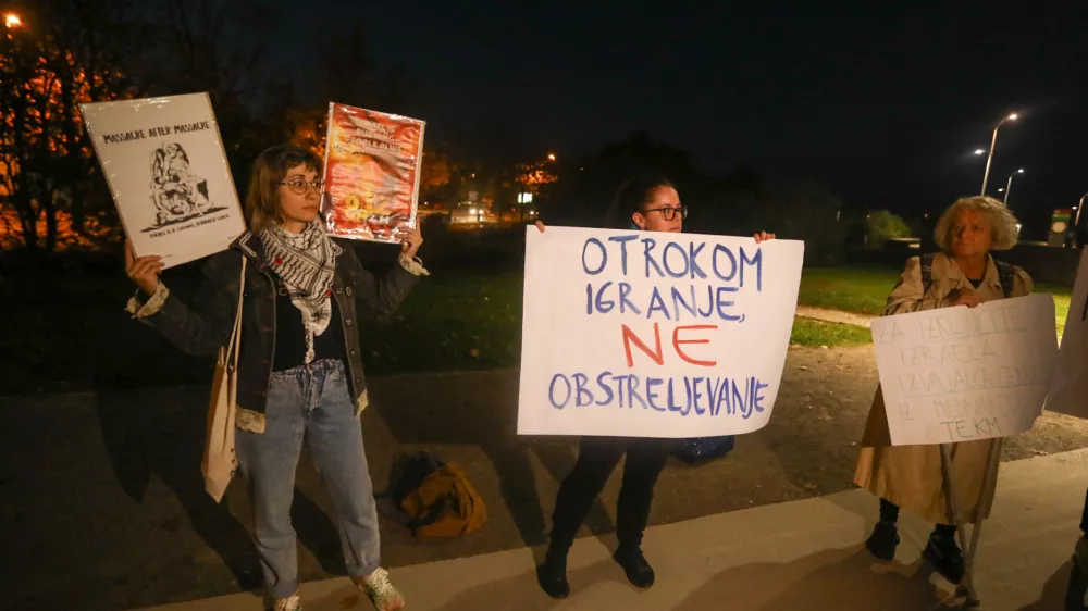 30.10.2024 -&nbsp;zbor predstavnikov Gibanja za pravice Palestincev pred ko&scaron;arkarsko tekmo med slovenskim klubom Cedevita Olimpija in izraelskim klubom Hapoel Bank Yahav Jerusalem, na katerem bodo izrazili podporo Palestincem ter nasprotovanje sodelovanju Izraela na mednarodnih &scaron;portnih tekmovanjih.FOTO: LUKA CJUHA