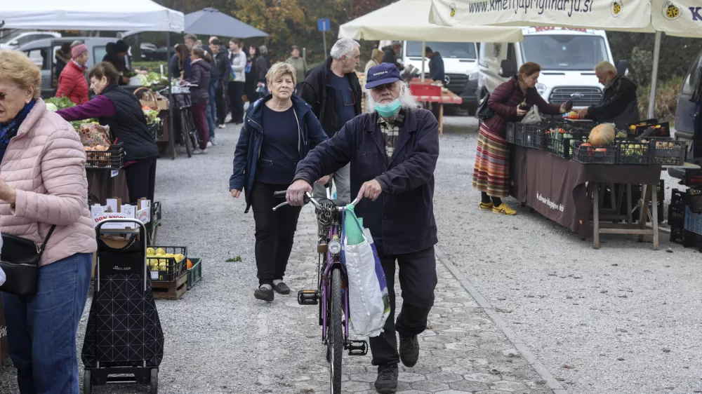 - 02.11.2024 - Tržnica živil pri Interspar Vič//FOTO: Jaka Gasar