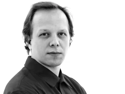 Miha Turk- Redakcija Dnevnik 2024 - portreti za komentarje in kolumne - kolumnisti - komentatorji &ndash; novinarji - portret //FOTO: Luka Cjuha