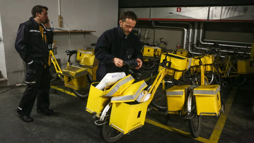 - 13.04.2018 - Tomaž Osolnik, po&scaron;tar - pismono&scaron;a na kolesu &ndash; Po&scaron;ta  //FOTO: Luka Cjuha.