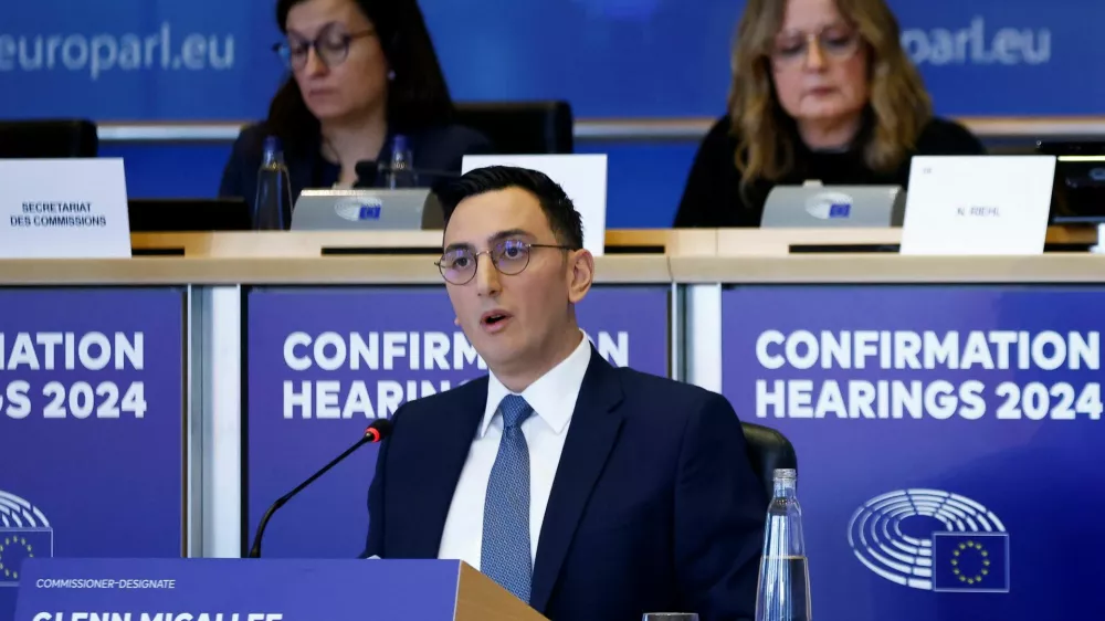 Danes sta že nastopila kandidat za resor trgovine in ekonomske varnosti, medinstitucionalnih odnosov ter transparentnosti iz Slova&scaron;ke Maro&scaron; &Scaron;efčovič in kandidat za resor medgeneracijske pravičnosti Maltežan Glenn Micallef (na sliki).