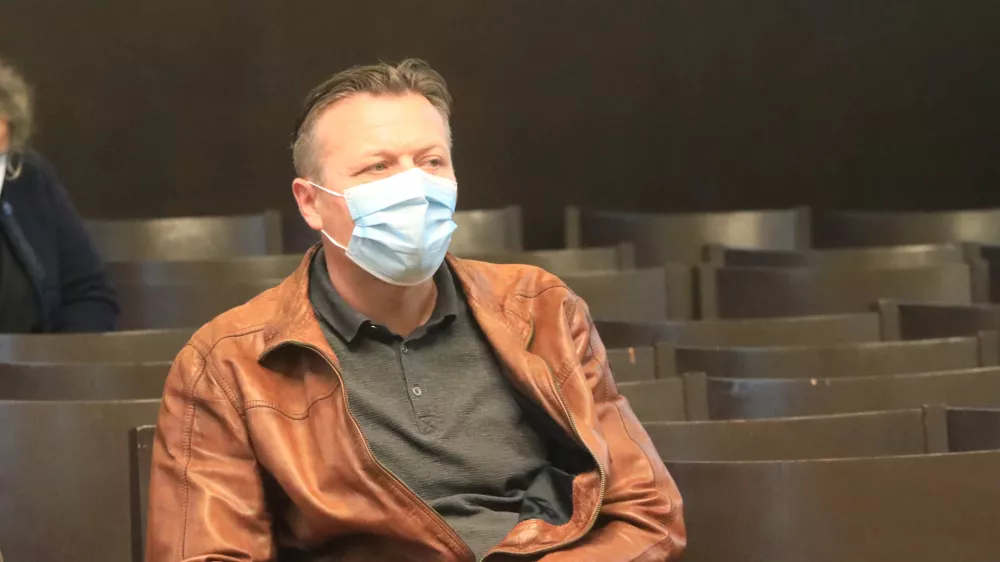 Maribor: sojenje sodi&scaron;če Majcan Matjaž, &Scaron;ifrer Gorazd,Selin&scaron;ek Sebastijan, Matijevič Nata&scaron;a, Tominc Marjeta - Avtor: Igor Napast - - Avtor: Igor Napast