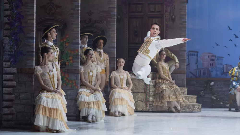 Balet Don Kihot v postavitvi koreografa Denisa Matvienka na odru SNG Opera in balet Ljubljana Foto: Darja &Scaron;travs Tisu