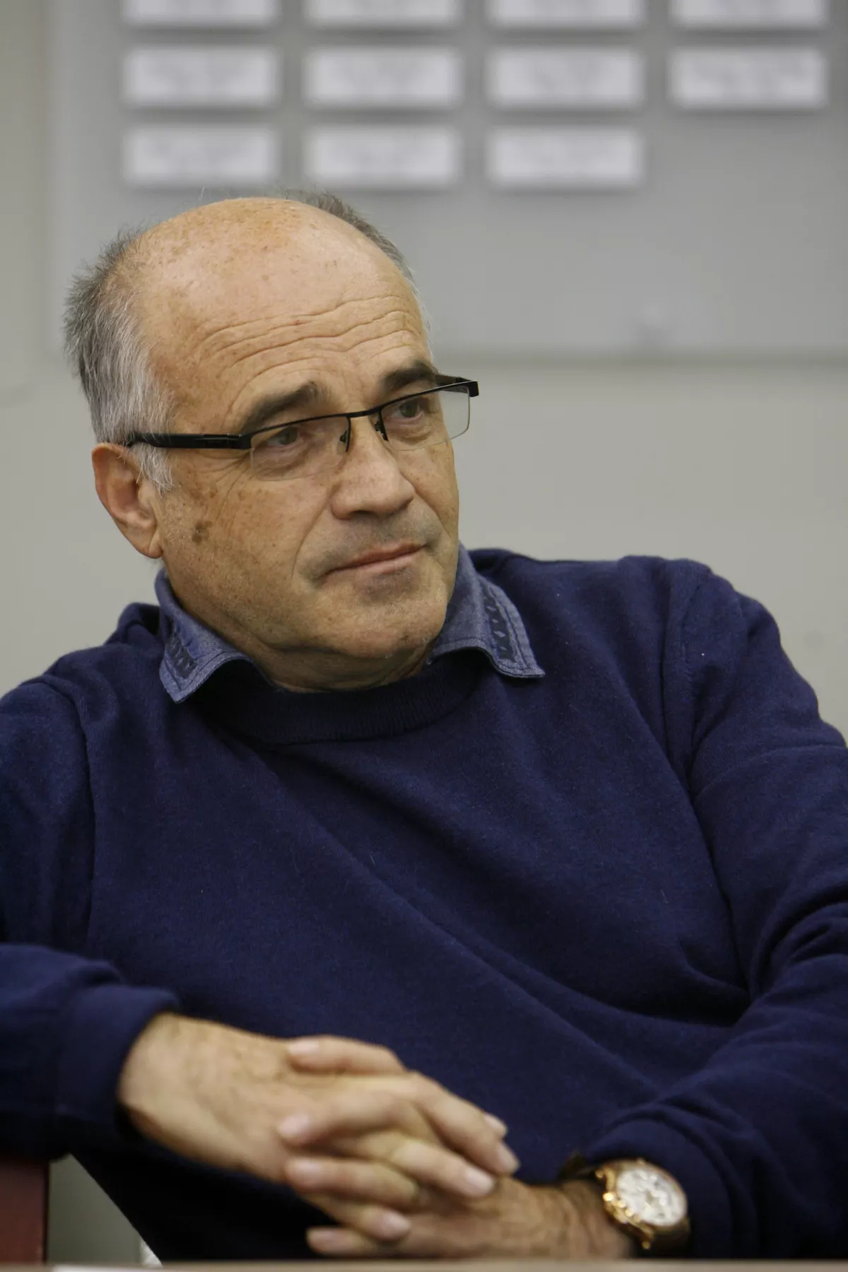 red. prof. dr. Bogomir Kovač, ekonomist - redni profesor na Ekonomski fakulteti v Ljubljani - predava temelje ekonomije, ekonomsko filozofijo, ekonomiko okolja in institucionalno ekonomijo - za časnike pi&scaron;e politično ekonomske komentarje //FOTO: Tomaž Skale OPOMBA: ZA OBJAVO V PRILOGI &ndash; DNEVNIKOV OBJEKTIV - INTERVJU 2013