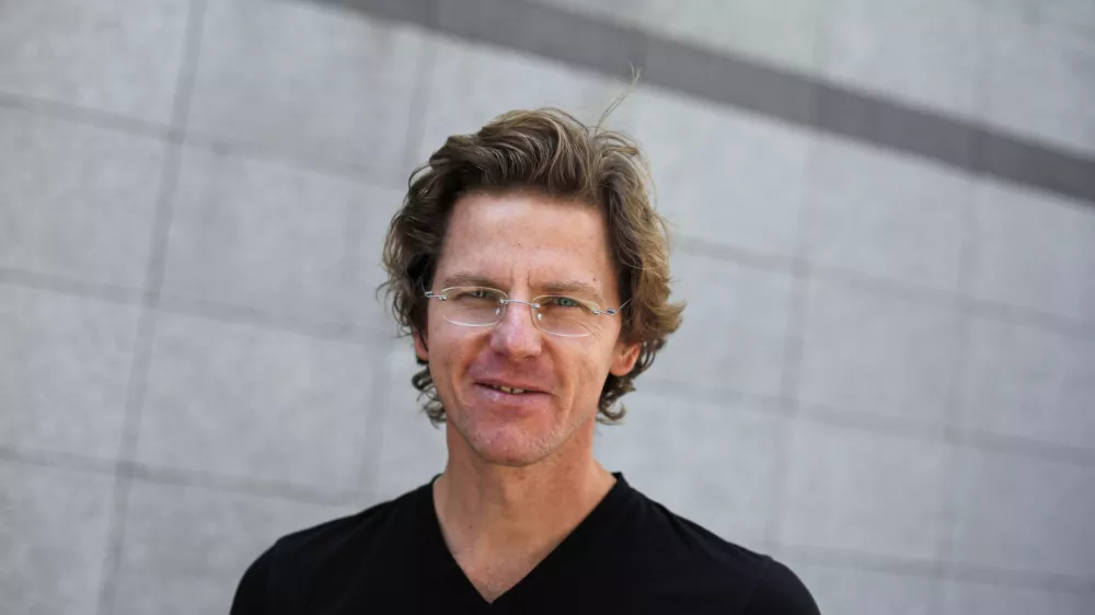 Primož &Scaron;terbenc, pisatelj in strokovnjak za mednarodno-politična vpra&scaron;anja         //FOTO: Luka Cjuha