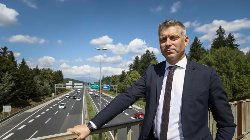 - 30.08.2022 &ndash; mag. Valentin Hajdinjak, predsednik uprave DARS, Družba za avtoceste v Republiki Sloveniji  //FOTO: Luka CjuhaOPOMBA: INTERVJU ZA OBJEKTIV 2022