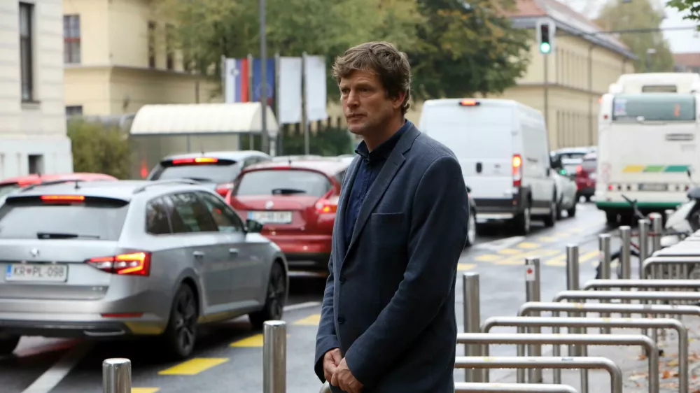 Matej Ogrin: Najdražji način premikanja je avto in najdražja oblika cestne infrastrukture je seveda avtocesta. Foto:&nbsp;Tomaž Skale