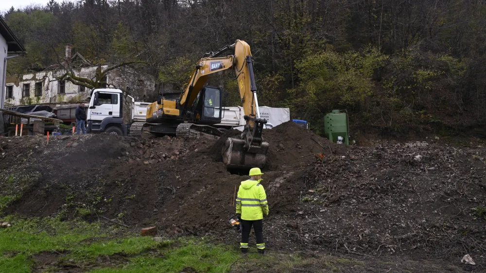 11.11. 2024 Delna prometna zapora na Celov&scaron;ki cesti pri &Scaron;entvi&scaron;kem predoru - začetek gradnje polnega priključka iz tunela na Celov&scaron;ko cesto.FOTO: Nik Erik Neubauer