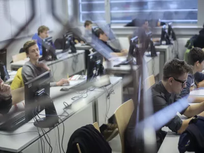 Četrto zahtevnostno raven računalni&scaron;kega mi&scaron;ljenja dosegata zgolj dva odstotka slovenskih učencev, medtem ko je mednarodno povprečje &scaron;est odstotkov učencev. Foto: Jaka Gasar&nbsp;