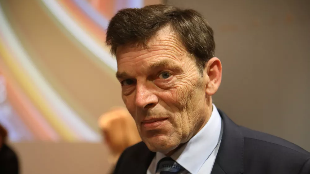 &Scaron;olski minister Vinko Logaj je napovedal prenovo didaktičnih priporočil in učnih načrtov s področja računalni&scaron;tva in informatike, ki se niso spremenili že dve desetletji. Foto: Tomaž Skale&nbsp;