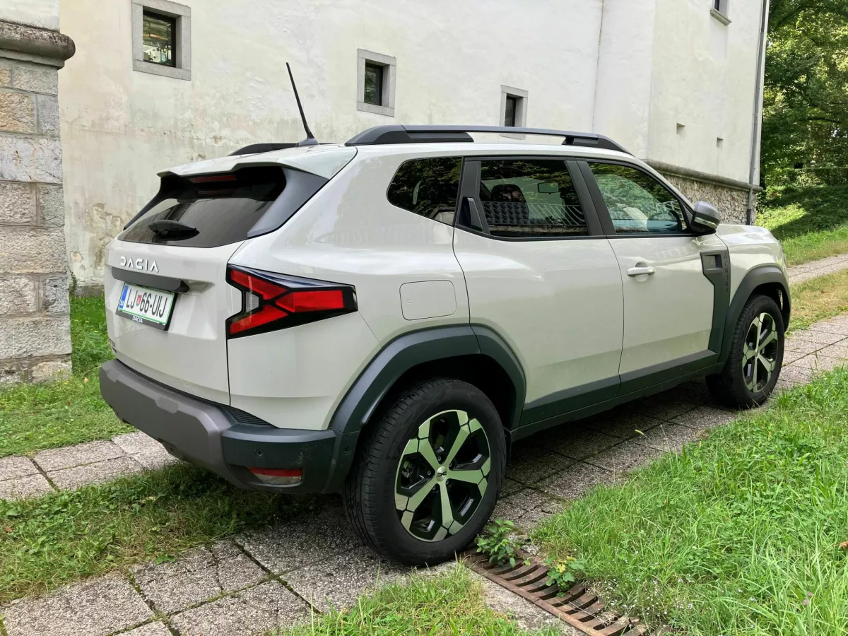 Je udoben, dovolj prostoren in v hibridni različici, ki nadome&scaron;ča dizelsko, tudi varčen. Samodejni menjalnik je dodana vrednost.&nbsp;Foto: Matej &Scaron;takul
