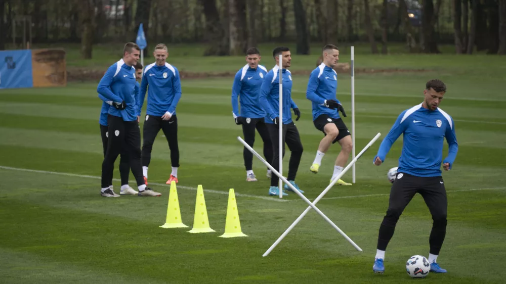 12.11. 2024 Trening nogometne reprezentance Slovenije na pripravah za tekmi z Norve&scaron;ko in Avstrijo.FOTO: Nik Erik Neubauer