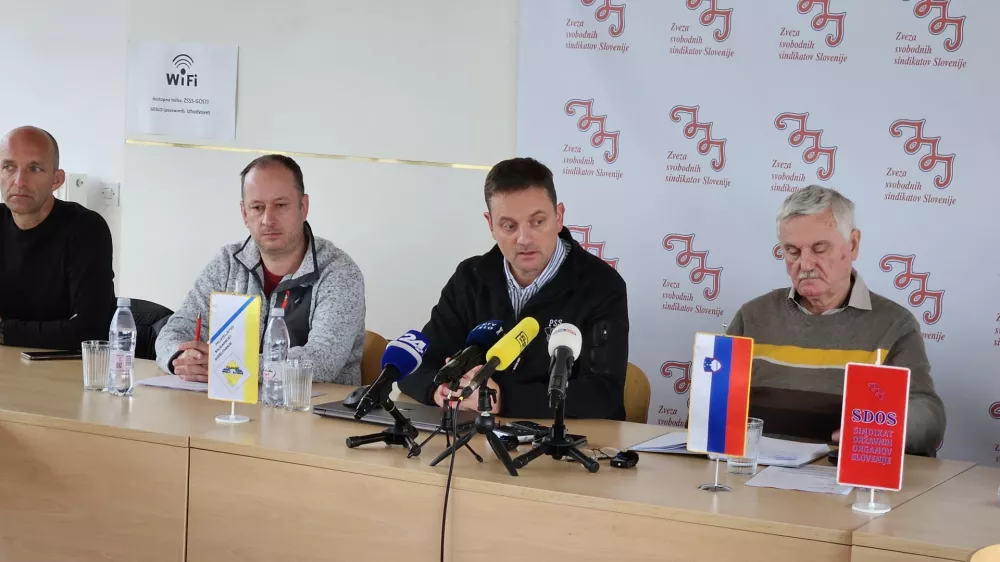 Nezadovoljni predstavniki sindikatov državne uprave kolektivne pogodbe ne nameravajo parafirati, če z vlado ne bodo dosegli ustreznega kompromisa.&nbsp;Foto: Veronika Rupnik Ženko