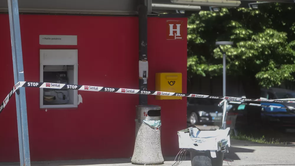 23.05.2024. Rop bankomata z raztrelitvijo v &Scaron;tepanjskem naselju na Parmski cesti 2. Foto: Bojan Velikonja