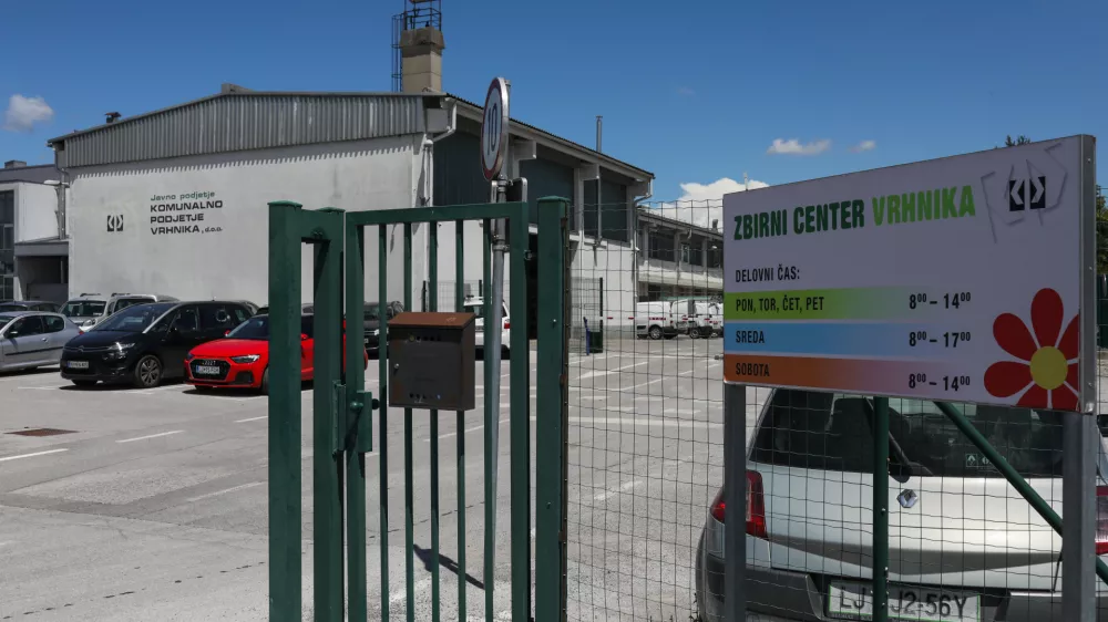 - 18.06.2020 - Javno podjetje komunalno podjetje Vrhnika, Pot na Tojnice 40, //FOTO: Bojan Velikonja