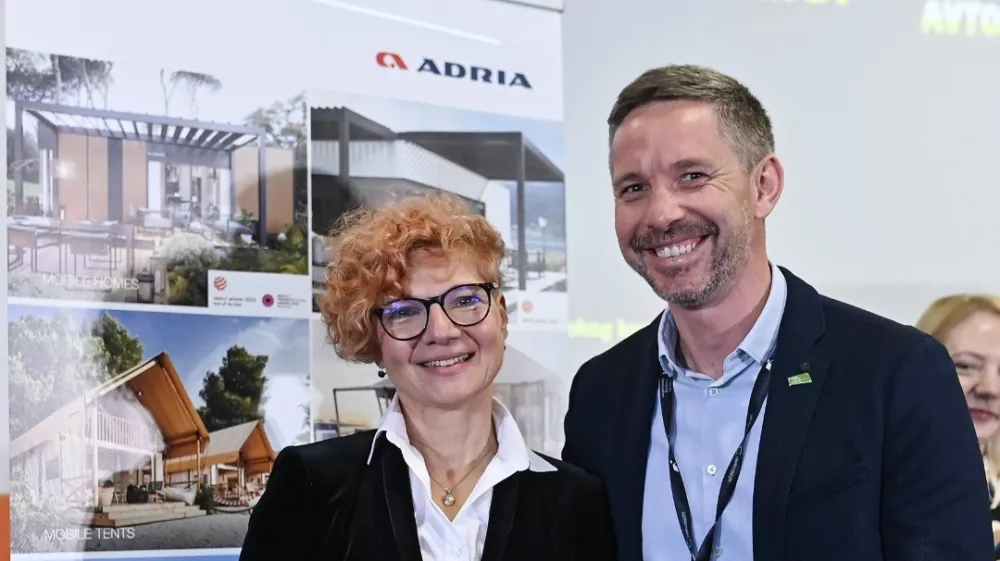 V kategoriji večjih kampov je največ glasov ponovno prejel kamp &Scaron;obec iz Lesc. Eden največjih kampov v Sloveniji, ki je urejen v prekrasnem naravnem okolju ob reki Savi in kjer vsako leto pripravijo kak&scaron;no novost. Letos manj&scaron;e glamping &scaron;otore za pare, za naslednje leto pa že gradijo nov sanitarni objekt. F avkomapi.si