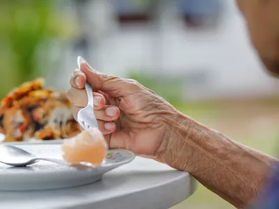 Sarkopenijo se običajno odpravlja s primerno fizično aktivnostjo in ustreznim vnosom hranil, &scaron;e posebej beljakovin. / Foto: Getty Images