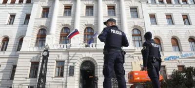 - 07.03.2022 - Vrhovno sodišče Ljubljana, Tavčarjeva 9 - bombni preplah v sodni palači - zaradi grožnje z bombo so izpraznili ljubljansko sodno palačo//FOTO: Tomaž Skale