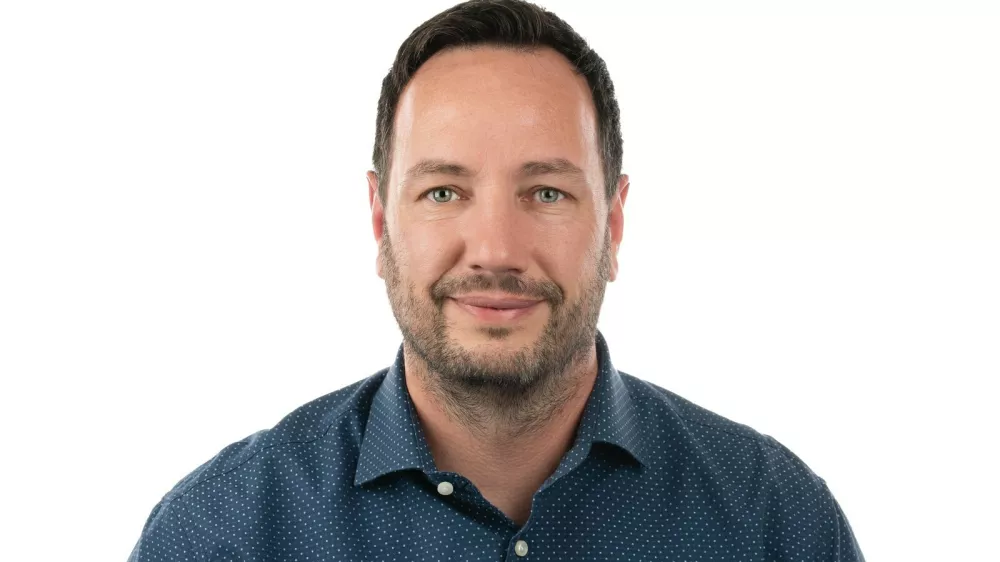 Tony Del Fabro, predsednik krajevne skupnosti Planina: Dolga leta se niso pritoževali in so svoje avtomobile parkirali na zemlji&scaron;ču, ki ni bilo njihovo, zdaj, ko naj bi se zadeve začele urejati, pa je vse narobe. Foto: Osebni arhiv