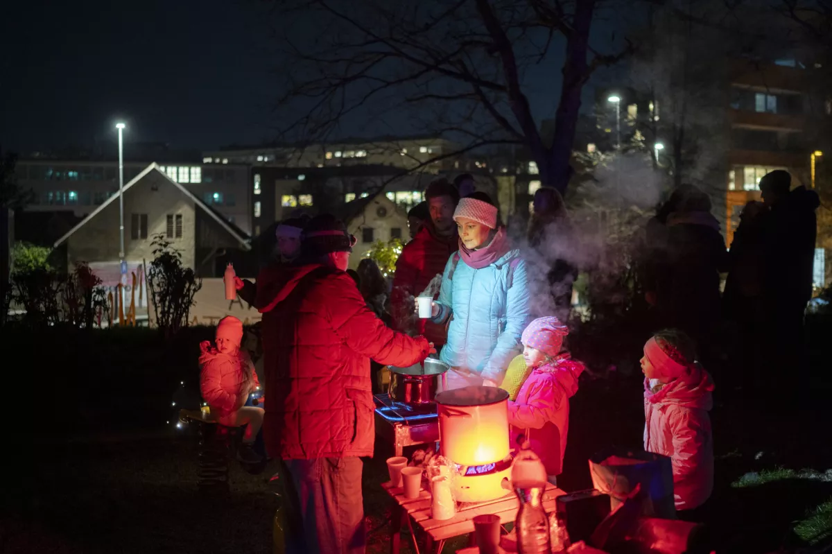 15.11.2024 Festival noči in ognjenih ambientov Ana Plamenita 2024, otro&scaron;ko igri&scaron;če Pod skakalnico ob Vodnikovi cesti v Ljubljani.FOTO: Nik Erik Neubauer