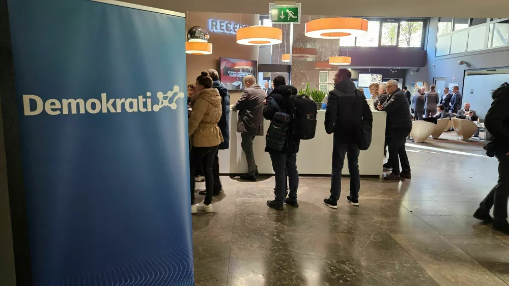 Ustanovni kongres nove politične stranke Demokrati. 