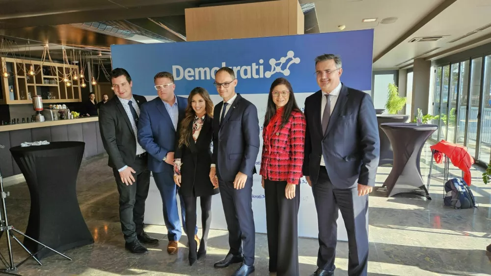 Izvr&scaron;ni odbor stranke sestavljajo Eva Irgl, Rok Roblek, Romana Jordan, Mirko Požar, Georg Mohr in Primož Novak.