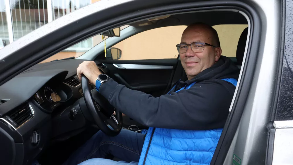 Gorazd Ore&scaron;nik pravi, da se gluhi bolj zana&scaron;ajo na vid in pozorneje opazujejo dogajanje okoli sebe. Foto: Tomaž Skale