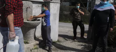 - pokopališče Otavice – romi primorani uporabljati vodo z javnega vodovoda- 30.03.2020 – nelegalno Romsko naselje Goriča vas v občini Ribnica brez vodovoda - romi, ki živijo brez dostopa do pitne vode, je epidemija Koronavirus COVID-19 hudo prizadela - FOTO:Jaka Gasar