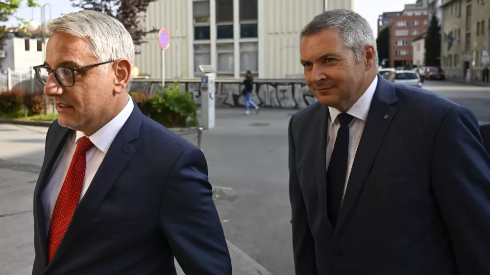 novi minister za godspodarstvo Matjaž Han, sekretar Dejan Židan- 02.06.2022 &ndash; Ministrstvo za gospodarstvo - primopredaja poslov med novim ministrom za gospodarstvo Matjažem Hanom in biv&scaron;im ministrom Zdravkom Počival&scaron;kom//FOTO: Nik Erik Neubauer