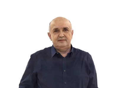 Darijan Ko&scaron;irZA ONLINE - Redakcija Dnevnik 2024 - portreti za komentarje in kolumne - kolumnisti - komentatorji &ndash; novinarji - portret //FOTO: Luka Cjuha