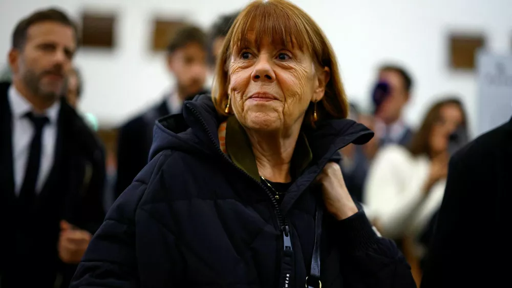 Vidno izčrpana Gisele Pelicot &ndash; na sodi&scaron;ču v Avignonu je od septembra preživela skoraj vsak dan &ndash; je postala ikona feminizma in glas žrtev spolne zlorabe. Foto: Reuters