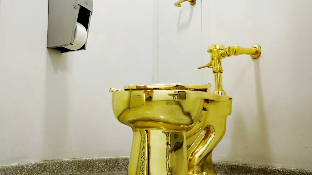 FILE PHOTO:  Maurizio Cattelan&acirc;&euro;&trade;s &acirc;&euro;śAmerica,&acirc;&euro;ť a fully functional solid gold toilet is seen at The Guggenheim Museum in New York City, U.S., August 30, 2017.  REUTERS/Brendan McDermid/File Photo  NO RESALES. NO ARCHIVE.