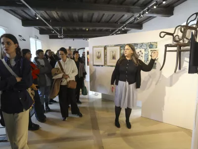 kustosinja Alexandra Midal,21.11.2024 - BIO28 Dvojna agentka: Govori&scaron; jezik rož? Muzej za arhitekturo in oblikovanje (MAO) FOTO: LUKA CJUHA