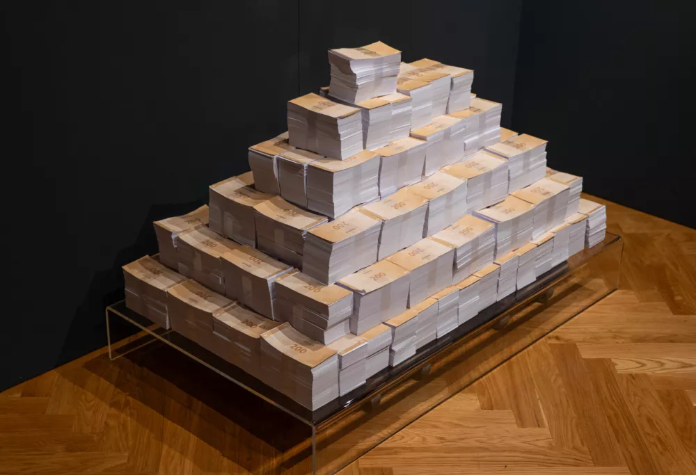 Tako je videti 27,5 milijona evrov v dvestotakih.&nbsp;/ Foto: Kolja Kragelj