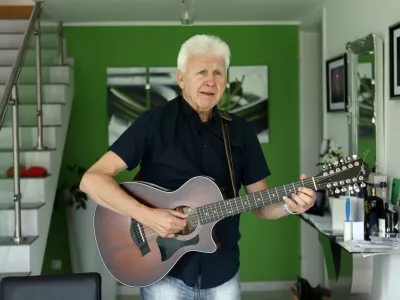 - 01.06.2022 - Andrej &Scaron;ifrer, legendarni slovenski kantavtor in skladatelj je 1. maja dopolnil 70 let starosti //FOTO: Tomaž Skale / Foto: Tomaž Skale