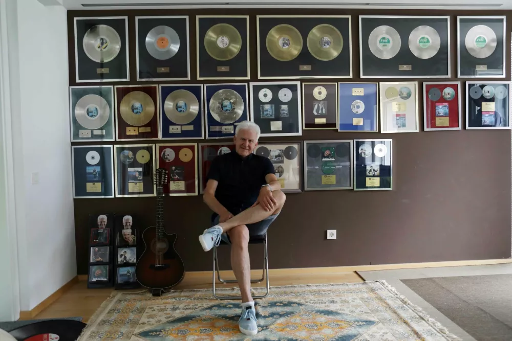 - 01.06.2022 - Andrej &Scaron;ifrer, legendarni slovenski kantavtor in skladatelj je 1. maja dopolnil 70 let starosti //FOTO: Tomaž Skale / Foto: Tomaž Skale