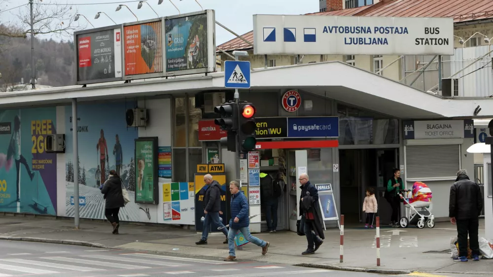 Slovenske železnice so že lansko leto družbi Avtobusna postaja Ljubljana odpovedale pogodbo za najem zemlji&scaron;ča, na katerem trenutno stoji avtobusna postaja. Foto:&nbsp;Tomaž Skale&nbsp;