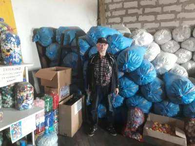 Ignac Habjanič ocenjuje, da je doslej zbral 80,6 tone plastičnih zama&scaron;kov. / Foto: Damijan Toplak